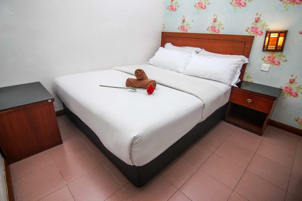 Rose cabaña Hotel Taman Daya Johor Bahru Exterior foto